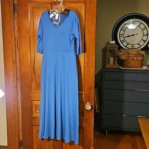 LUXVEER Women’s Large Blue Casual Dress with Pockets NWT Stylish Comfort